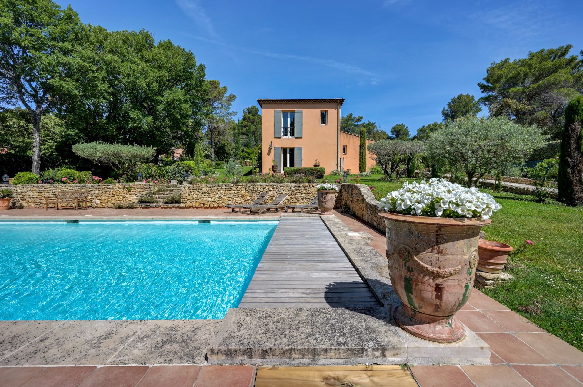 luxury house 7 Rooms for sale on ST MARC JAUMEGARDE (13100)