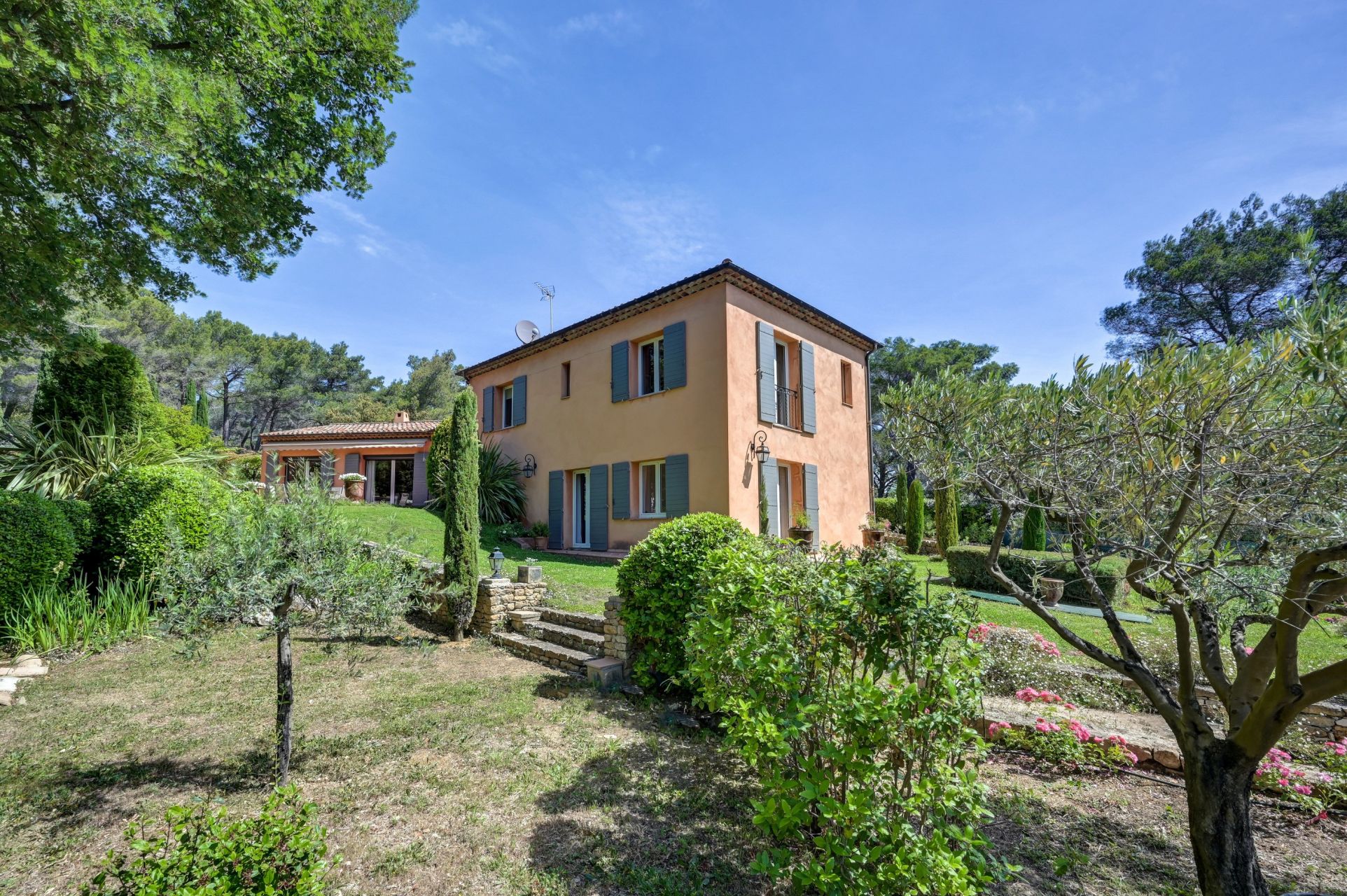 luxury house 7 Rooms for sale on ST MARC JAUMEGARDE (13100)