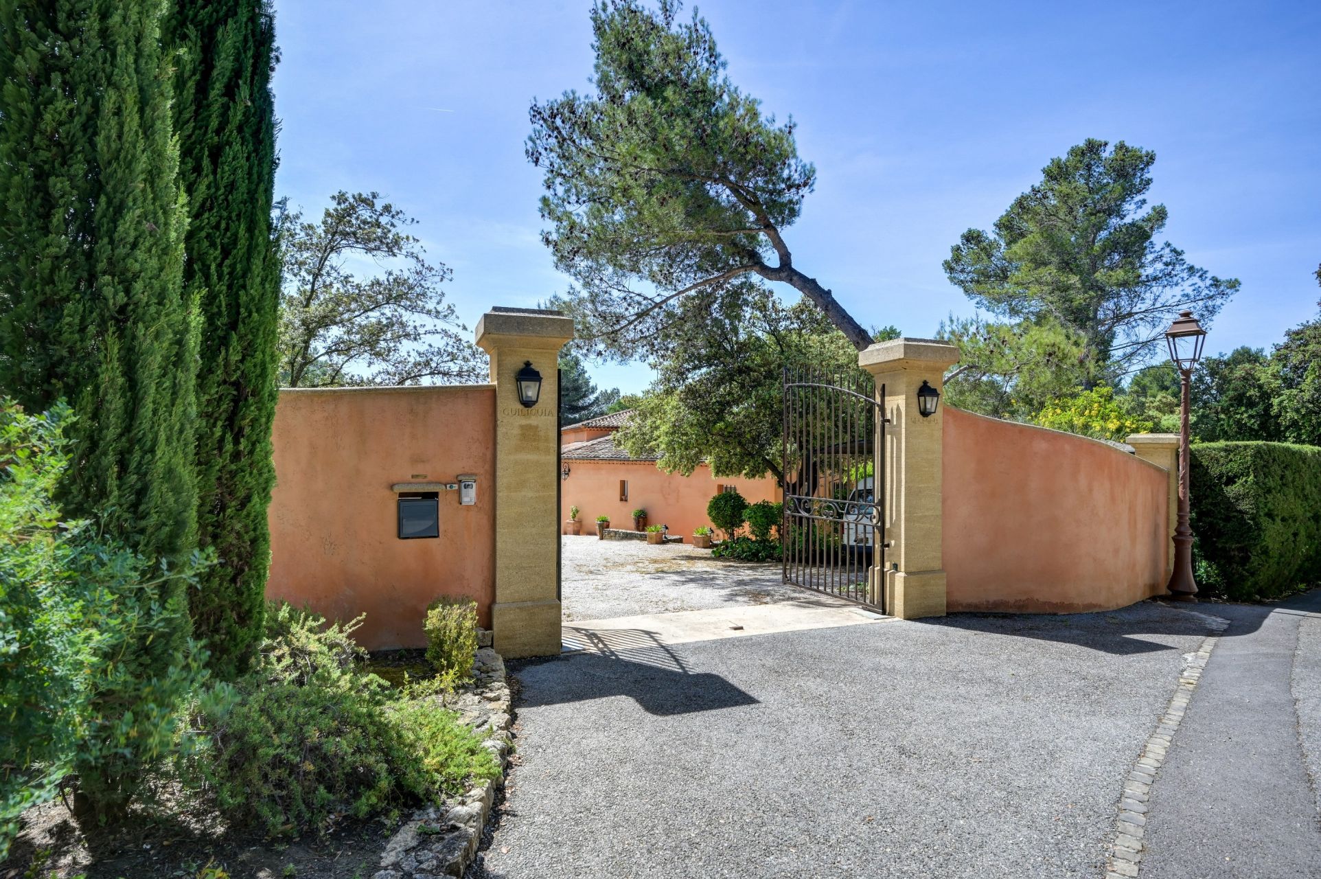 luxury house 7 Rooms for sale on ST MARC JAUMEGARDE (13100)