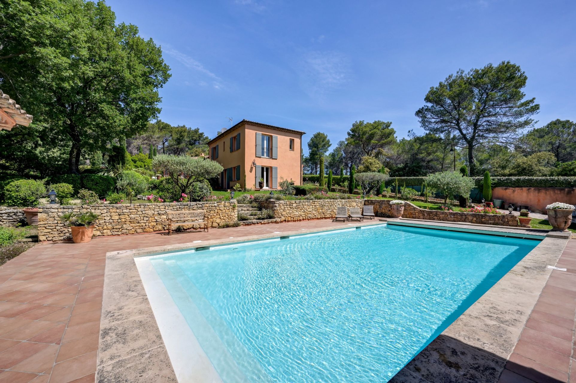 luxury house 7 Rooms for sale on ST MARC JAUMEGARDE (13100)