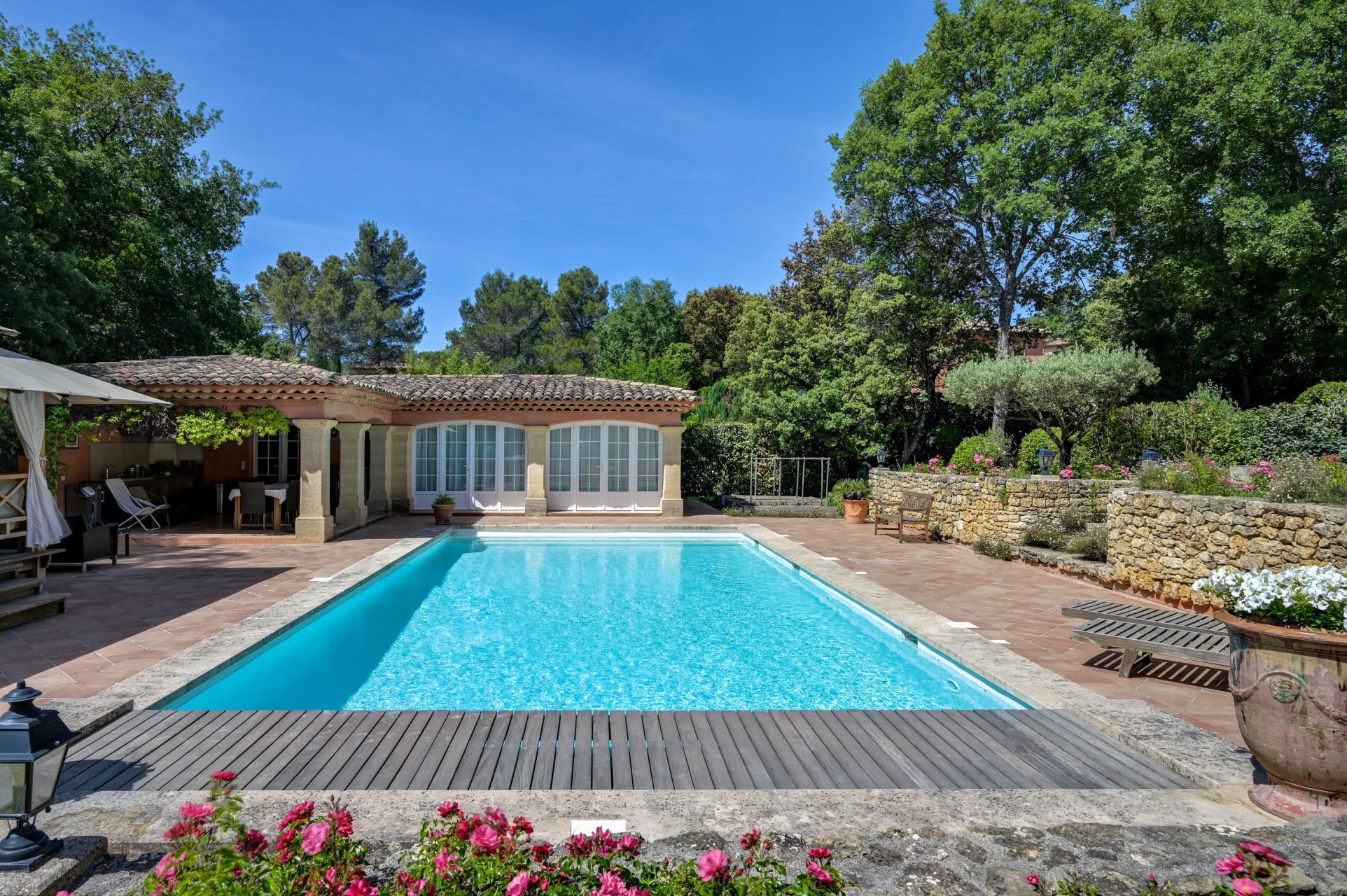 luxury house 7 Rooms for sale on ST MARC JAUMEGARDE (13100)