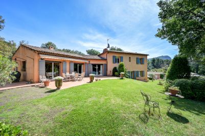 Sale Luxury house Saint-Marc-Jaumegarde 7 Rooms 334 m²