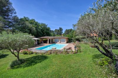 Sale Luxury house Saint-Marc-Jaumegarde 7 Rooms 334 m²