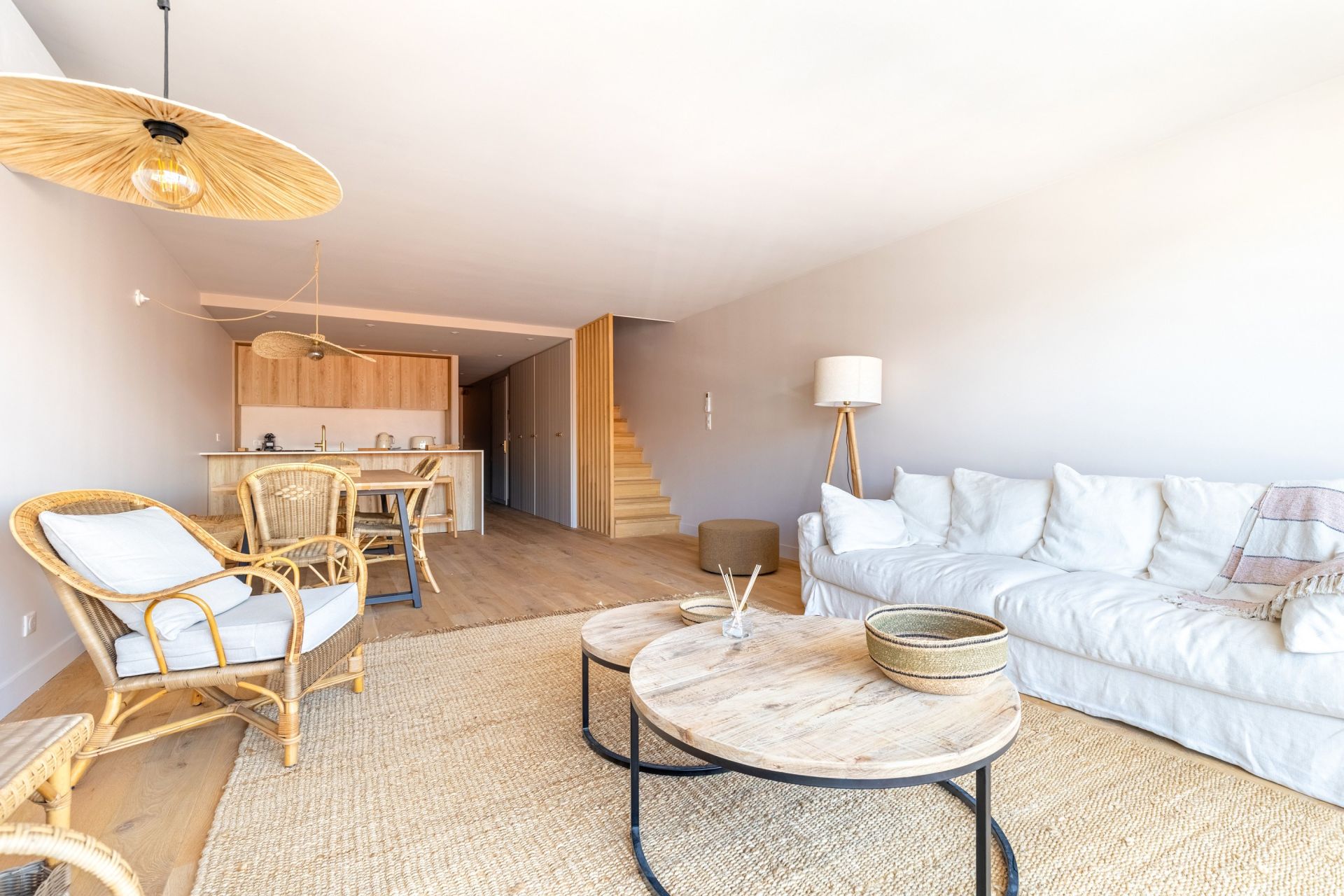 luxury apartment 5 Rooms for sale on CAP FERRET (33970)