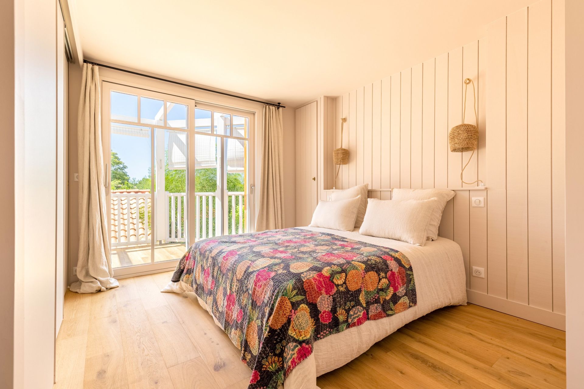 luxury apartment 5 Rooms for sale on CAP FERRET (33970)