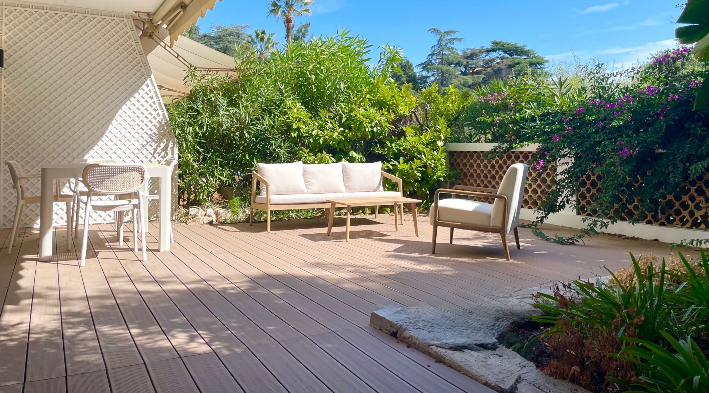 luxury apartment 4 Rooms for sale on CANNES (06400)