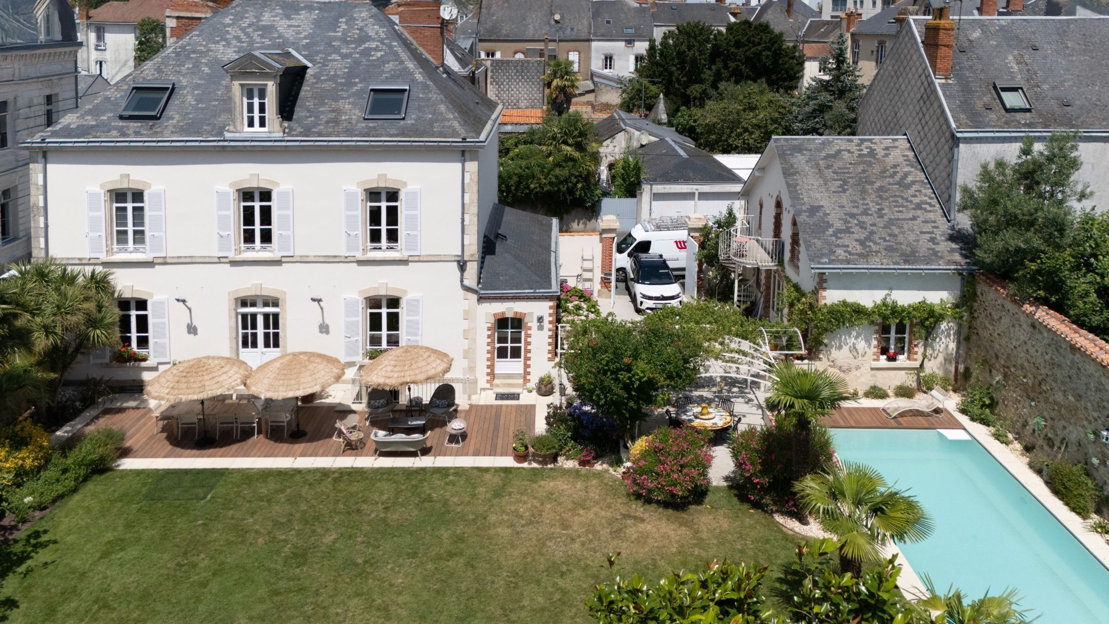 mansion (hôtel particulier) 9 Rooms for sale on LA ROCHE SUR YON (85000)