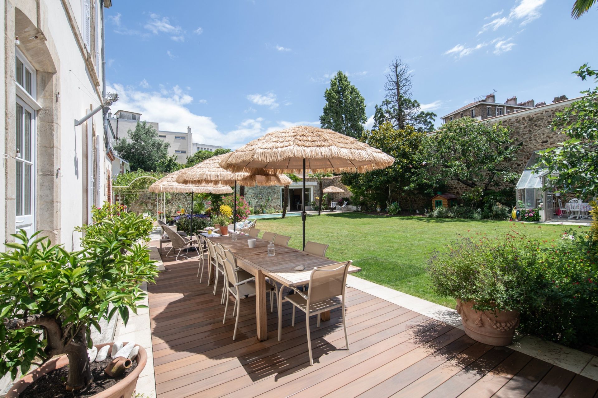 mansion (hôtel particulier) 9 Rooms for sale on LA ROCHE SUR YON (85000)