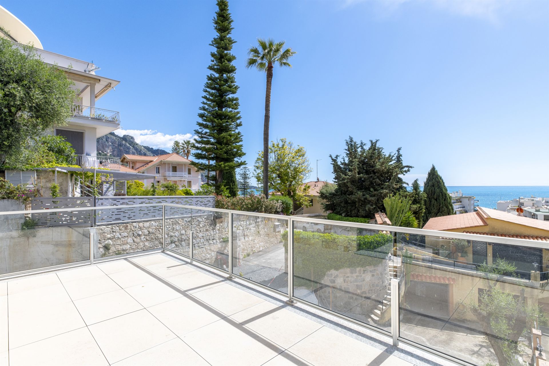 maison contemporaine 5 Pièces en vente sur MENTON (06500)
