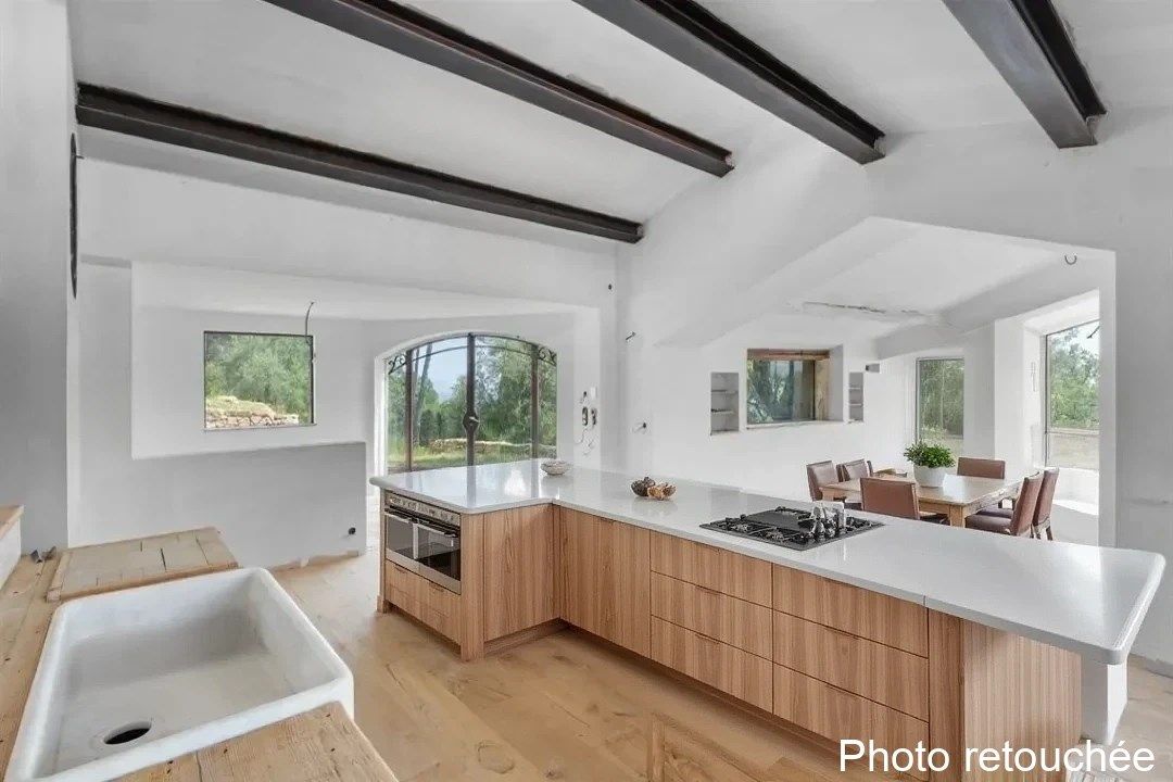 luxury provencale house 6 Rooms for sale on TOURRETTES (83440)