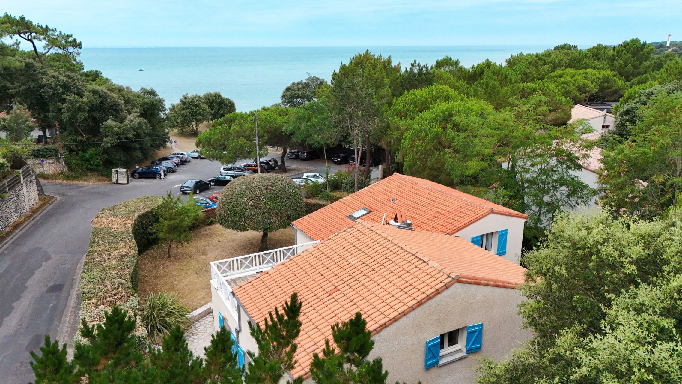 luxury house 9 Rooms for sale on ST PALAIS SUR MER (17420)