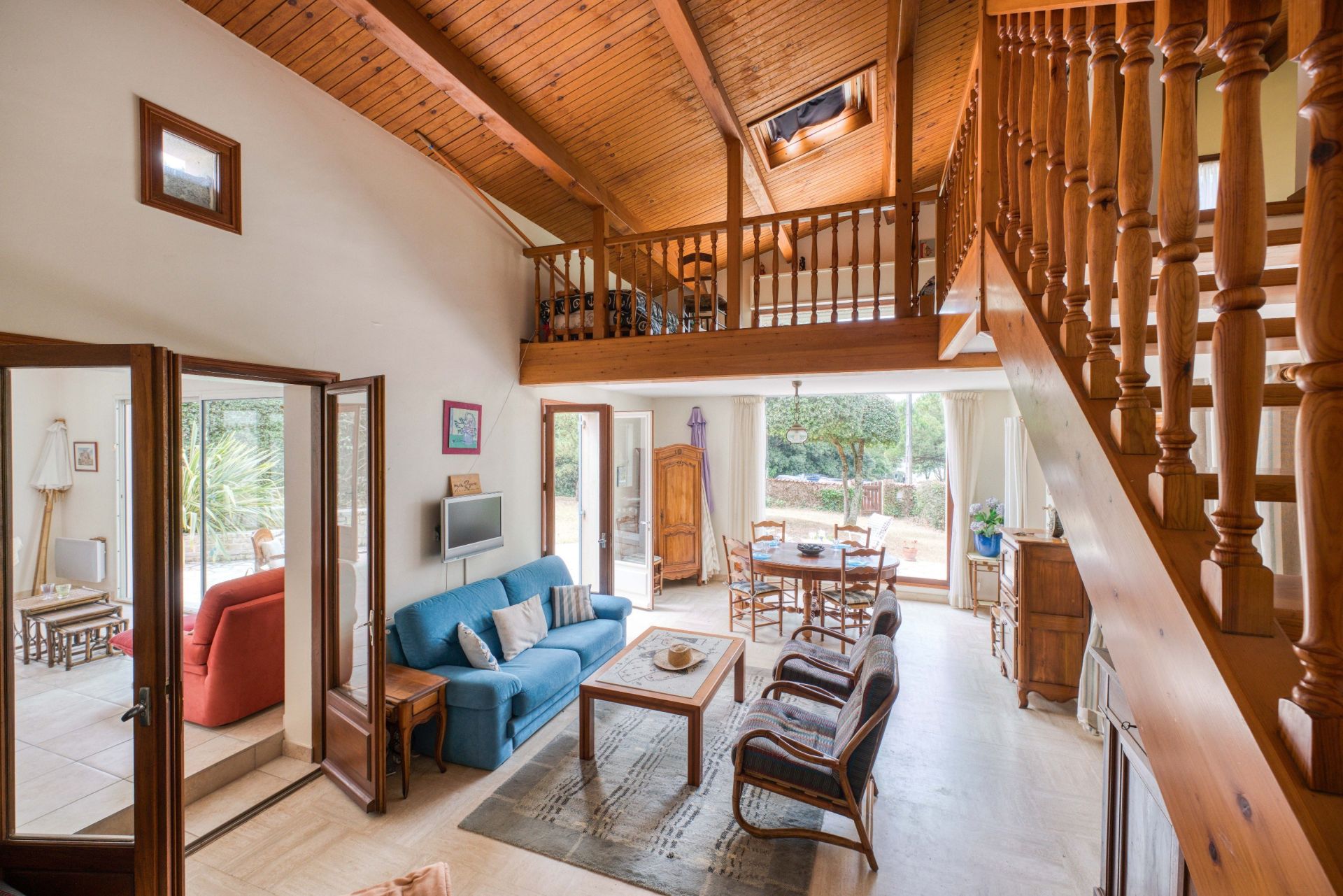 luxury house 9 Rooms for sale on ST PALAIS SUR MER (17420)