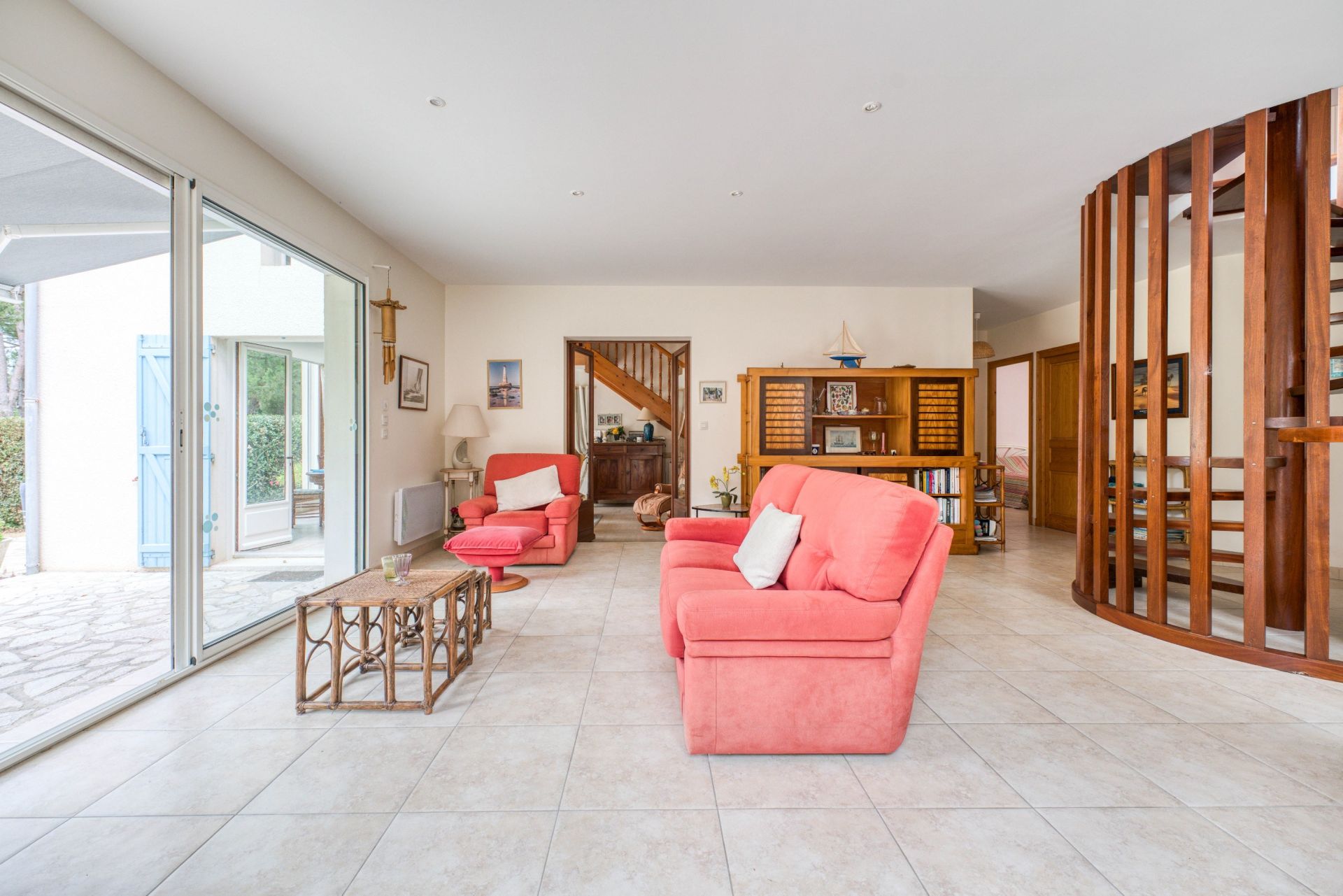 luxury house 9 Rooms for sale on ST PALAIS SUR MER (17420)