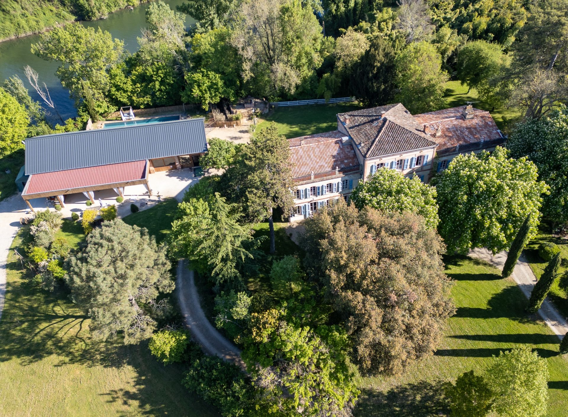 luxury house 20 Rooms for sale on TOULOUSE (31000)