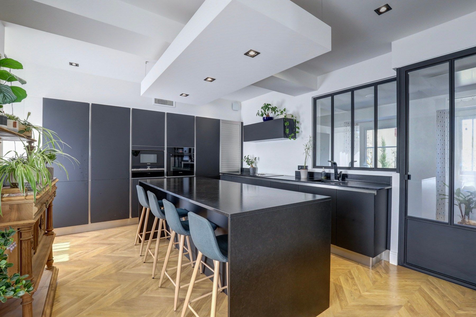 mansion 7 Rooms for sale on PUYLAURENS (81700)