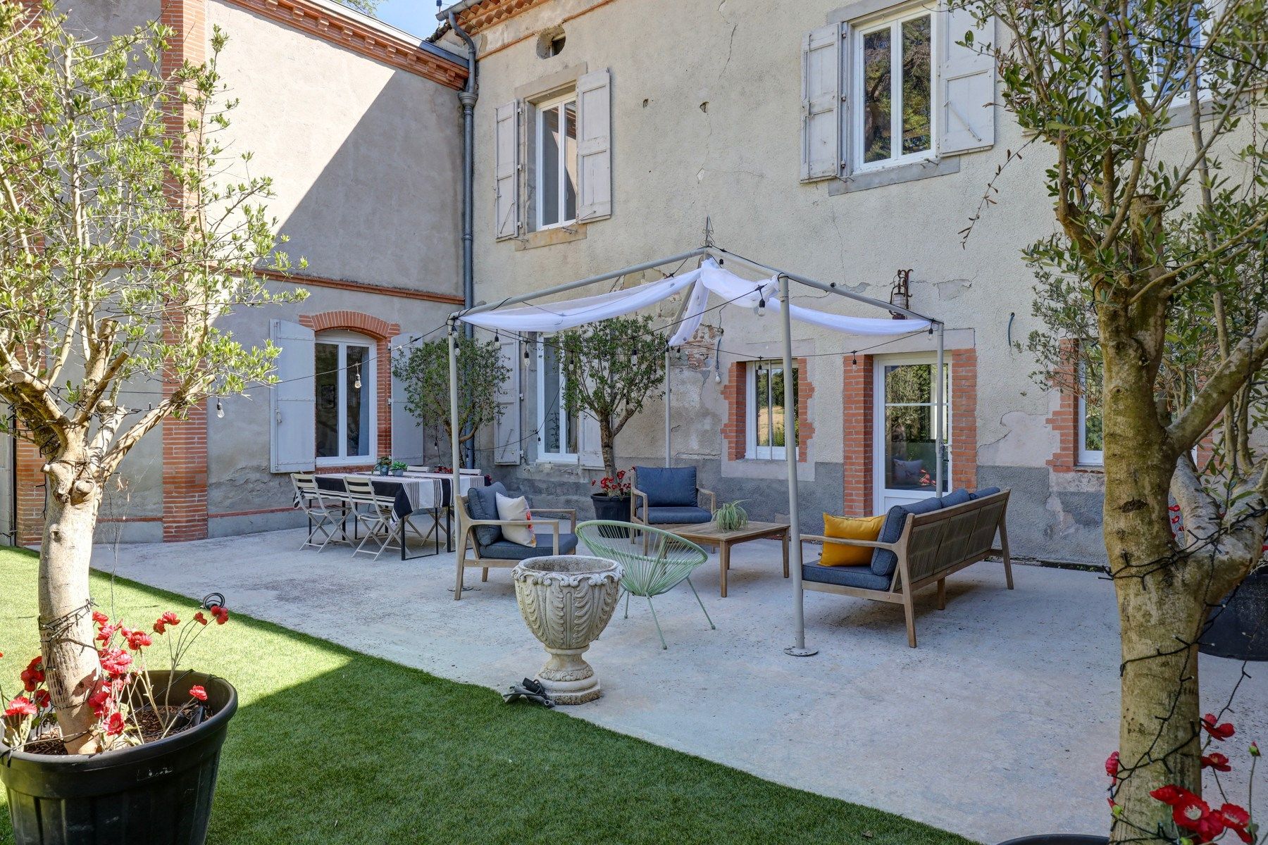 mansion 7 Rooms for sale on PUYLAURENS (81700)