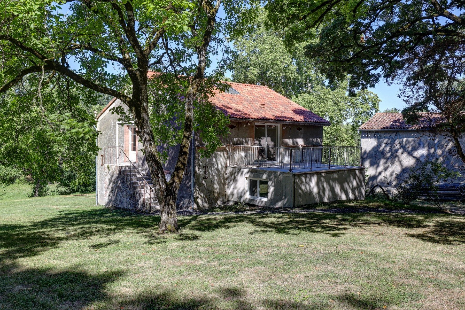 mansion 7 Rooms for sale on PUYLAURENS (81700)