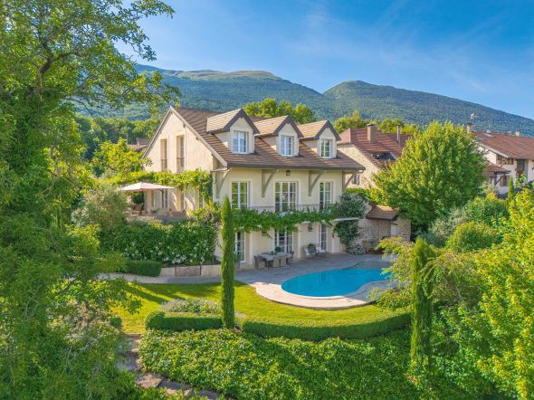 Sale Luxury house Chevry 10 Rooms 415 m²