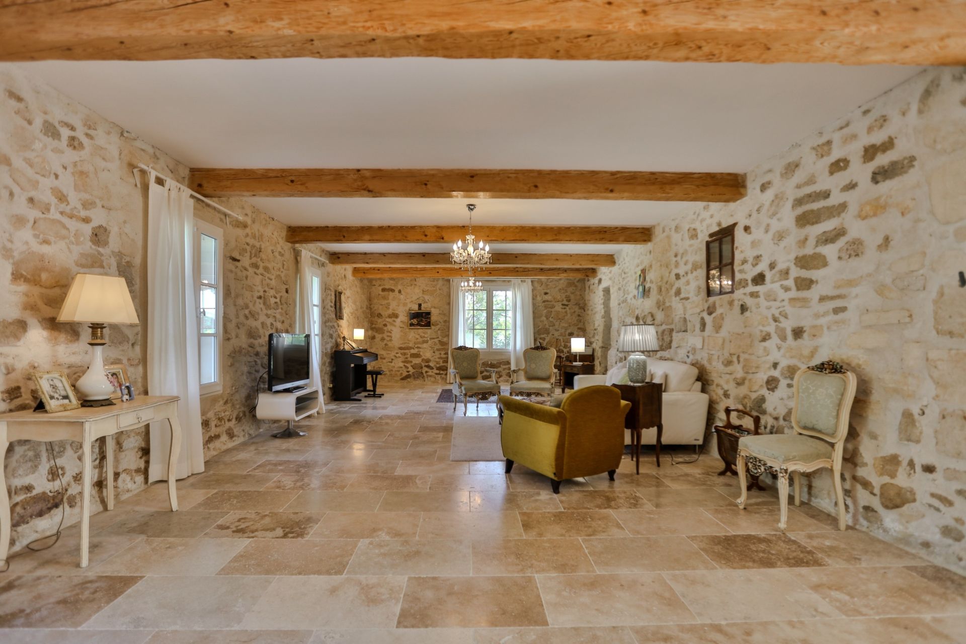 maison de luxe 14 Pièces en vente sur PERNES LES FONTAINES (84210)