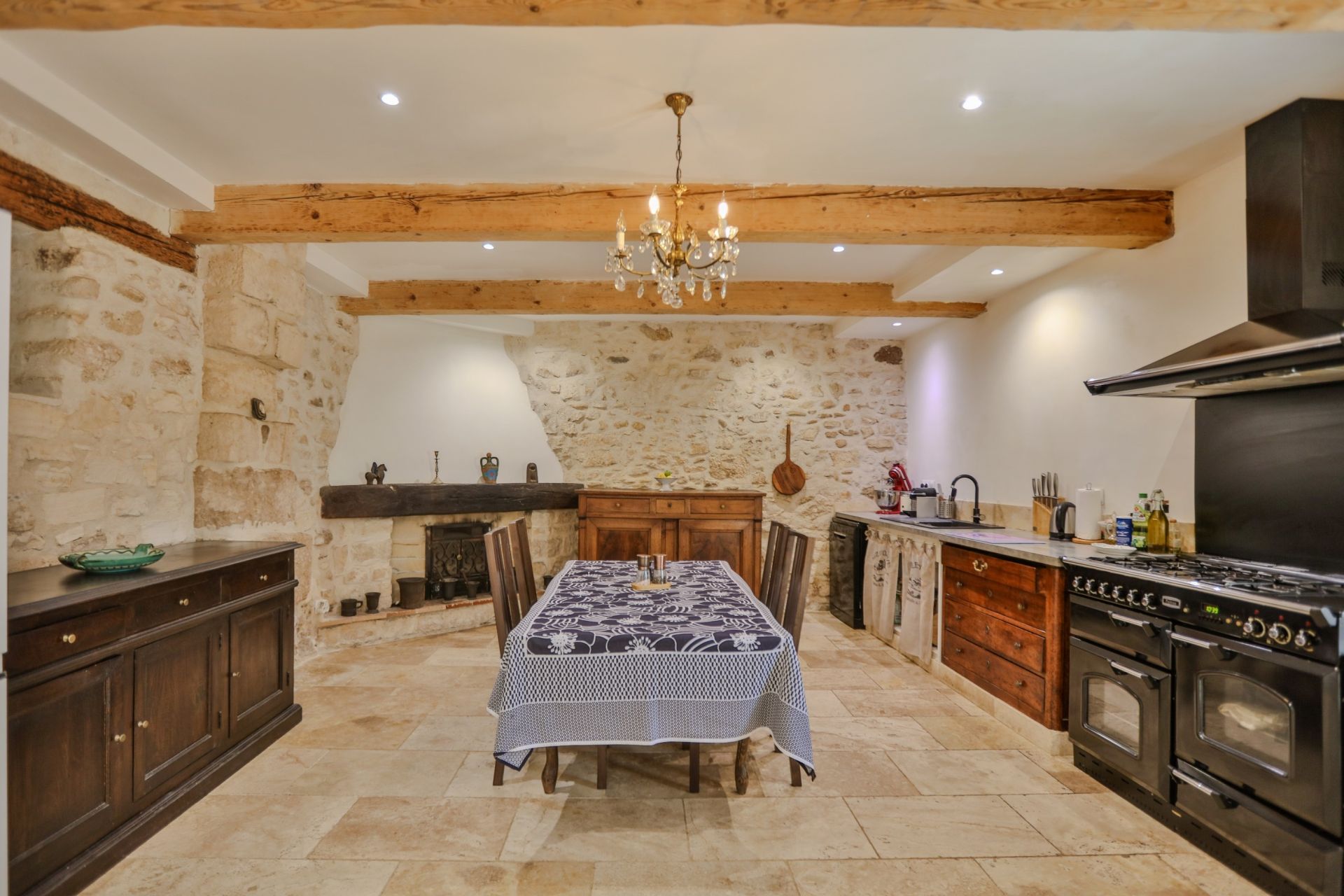 maison de luxe 14 Pièces en vente sur PERNES LES FONTAINES (84210)