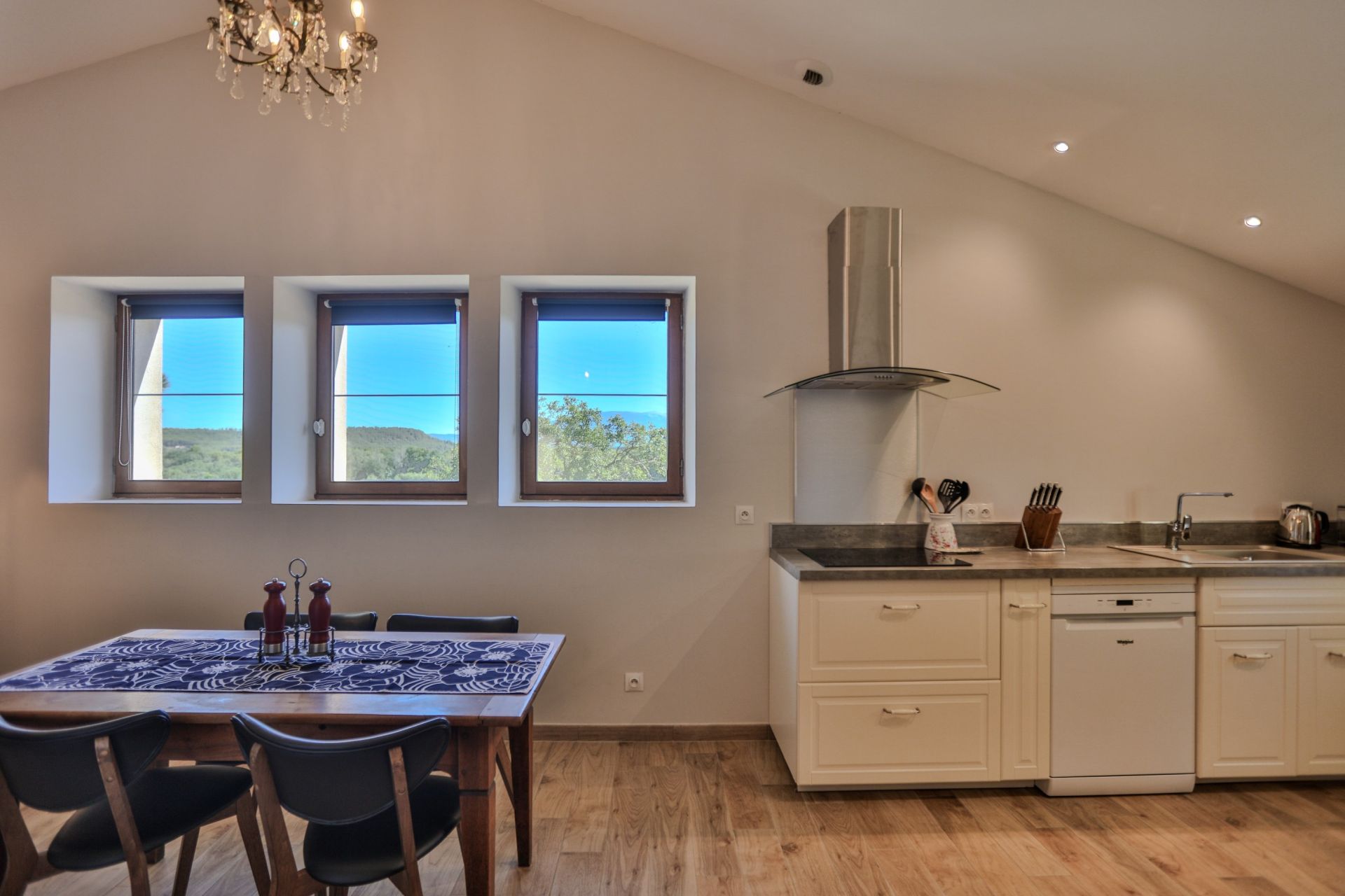 maison de luxe 14 Pièces en vente sur PERNES LES FONTAINES (84210)