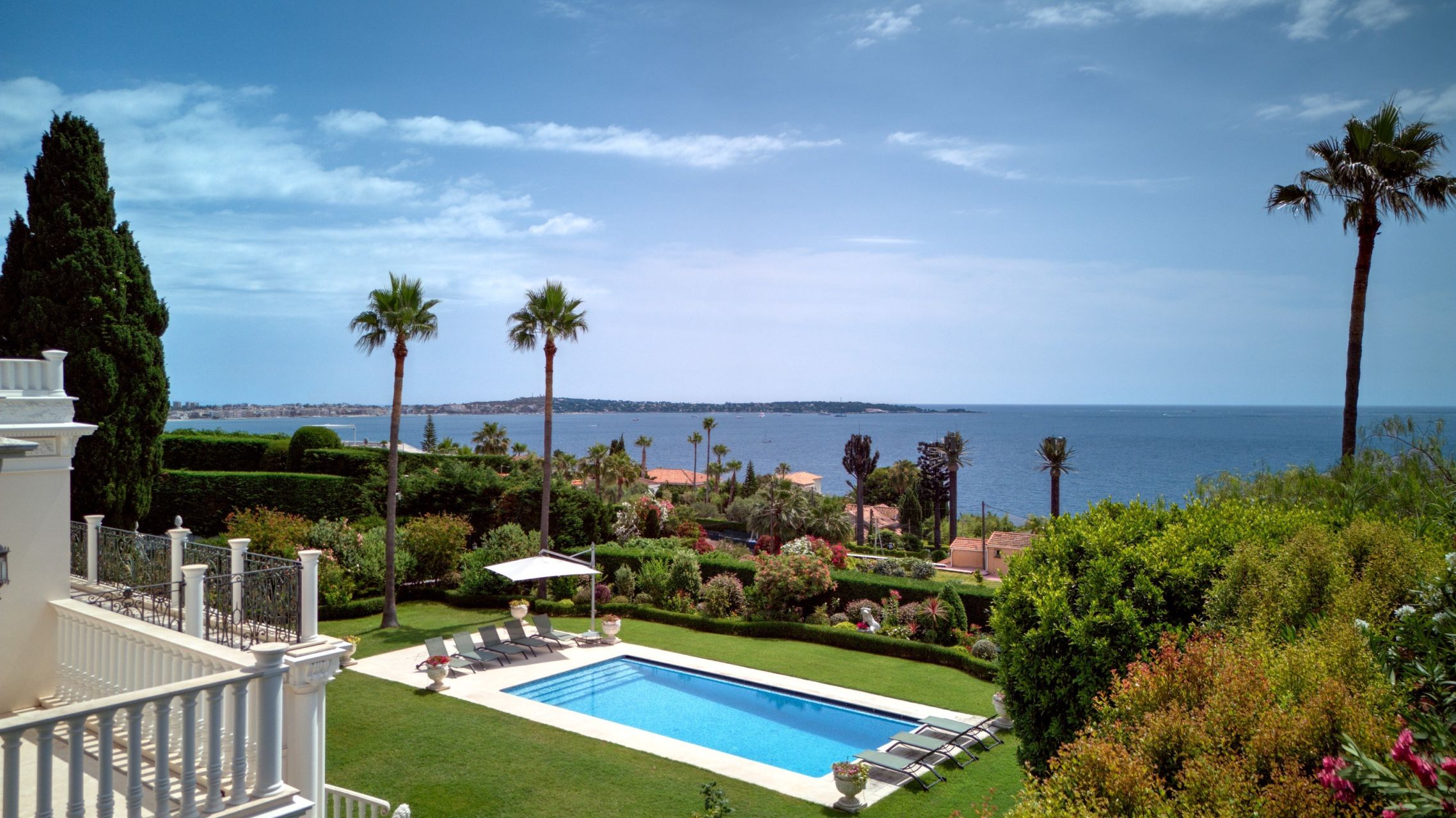 luxury villa 12 Rooms for sale on LE GOLFE JUAN (06220)