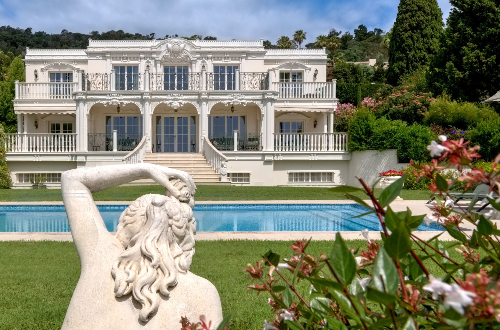 luxury villa 12 Rooms for sale on LE GOLFE JUAN (06220)