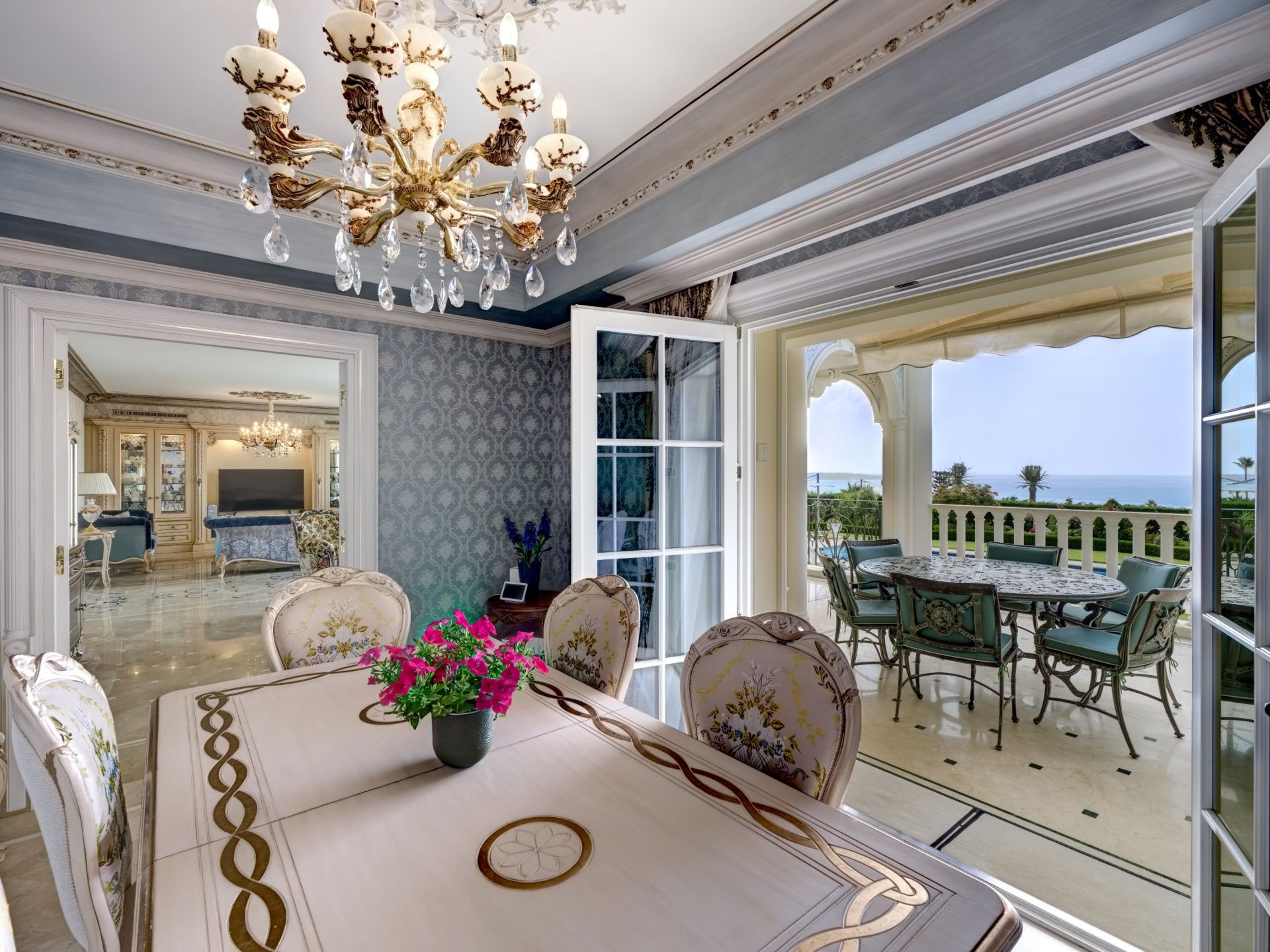 luxury villa 12 Rooms for sale on LE GOLFE JUAN (06220)