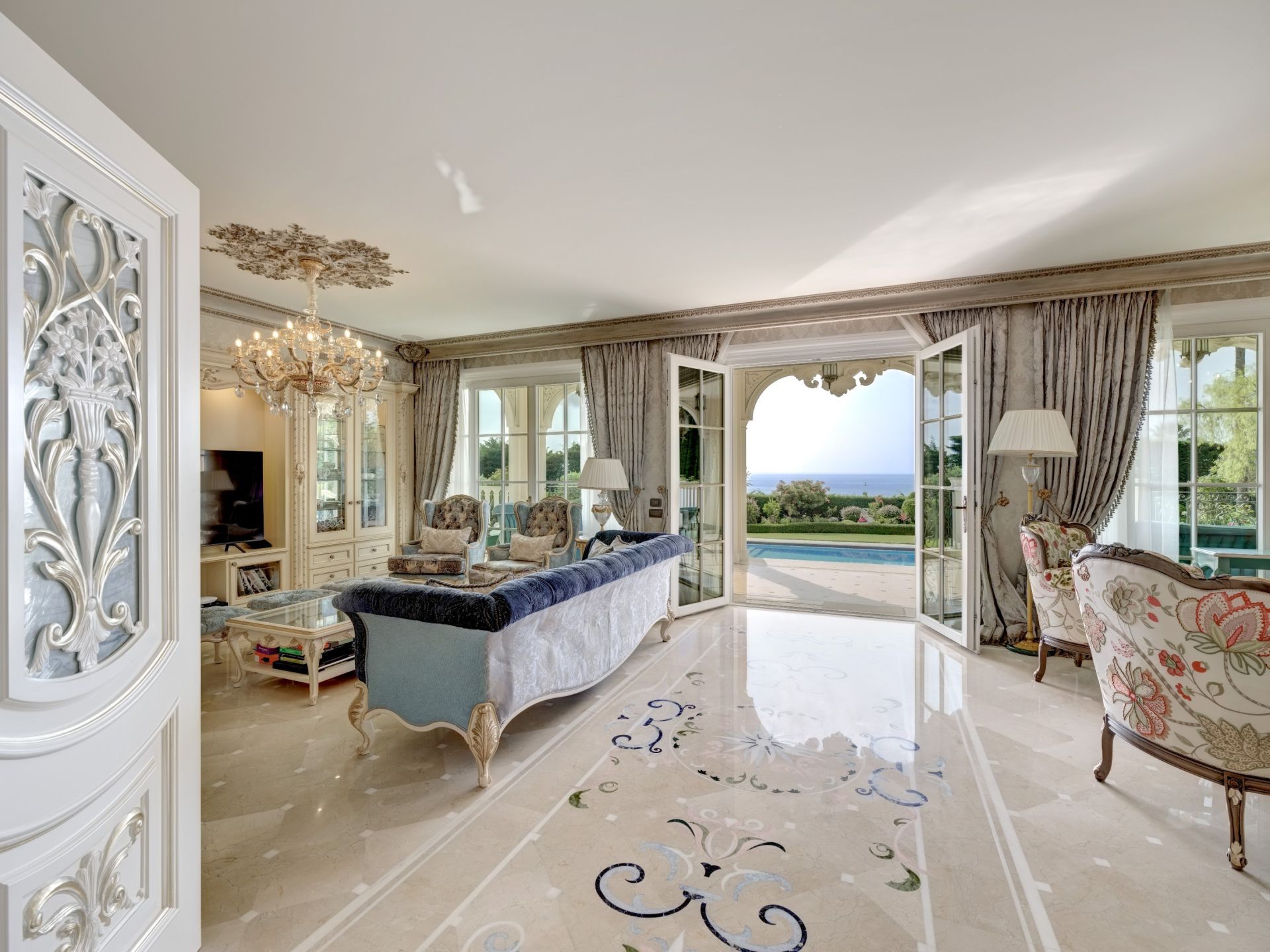 luxury villa 12 Rooms for sale on LE GOLFE JUAN (06220)