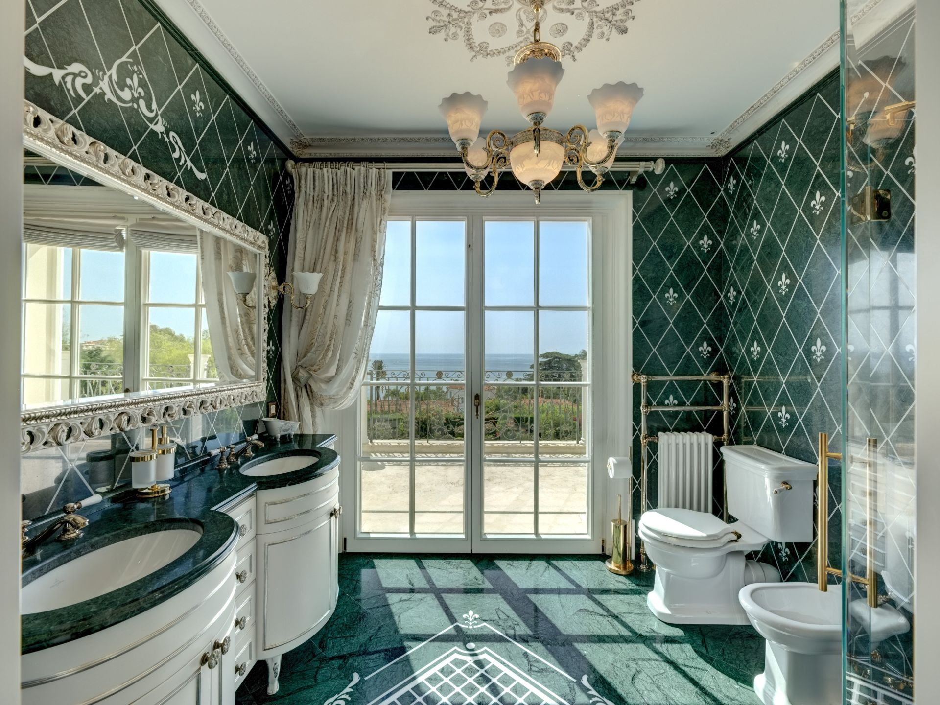 luxury villa 12 Rooms for sale on LE GOLFE JUAN (06220)