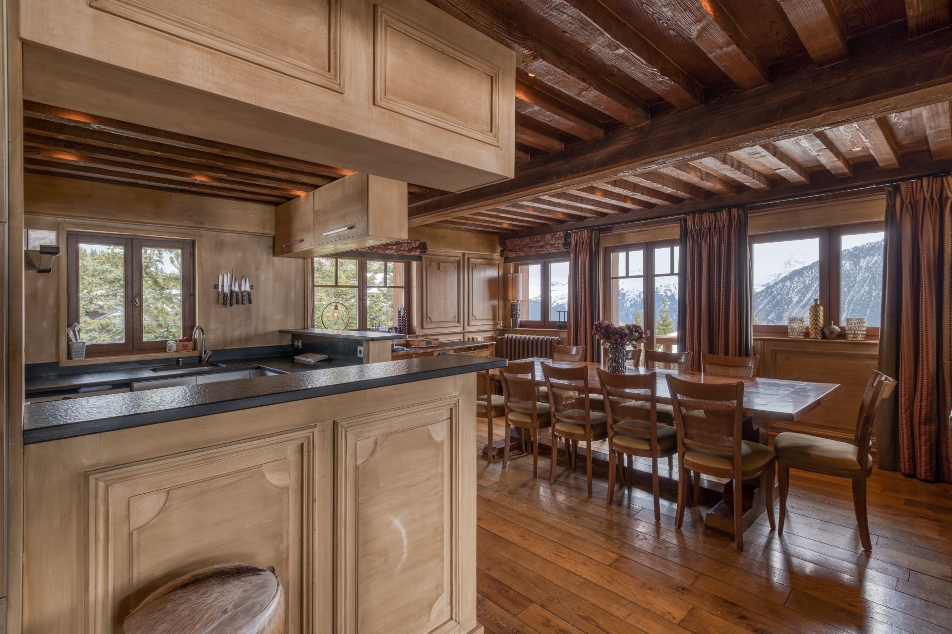 luxury chalet 9 Rooms for sale on COURCHEVEL (73120)