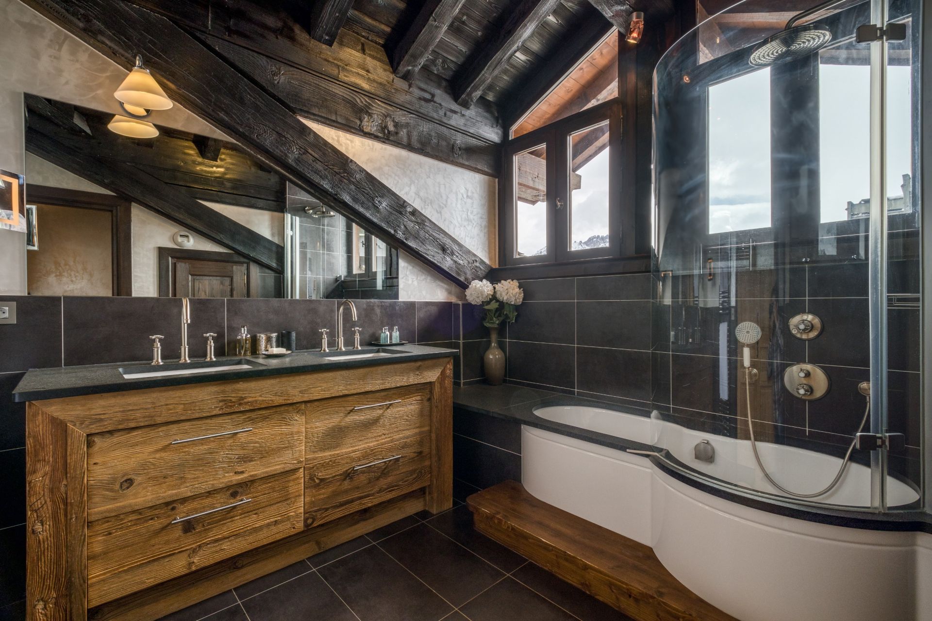 luxury chalet 9 Rooms for sale on COURCHEVEL (73120)