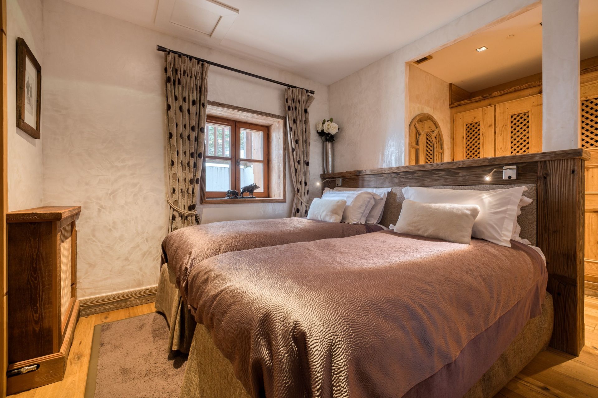 luxury chalet 9 Rooms for sale on COURCHEVEL (73120)