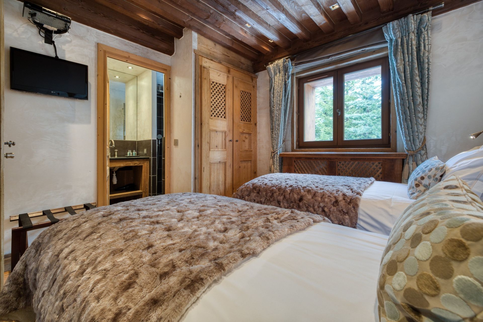 luxury chalet 9 Rooms for sale on COURCHEVEL (73120)