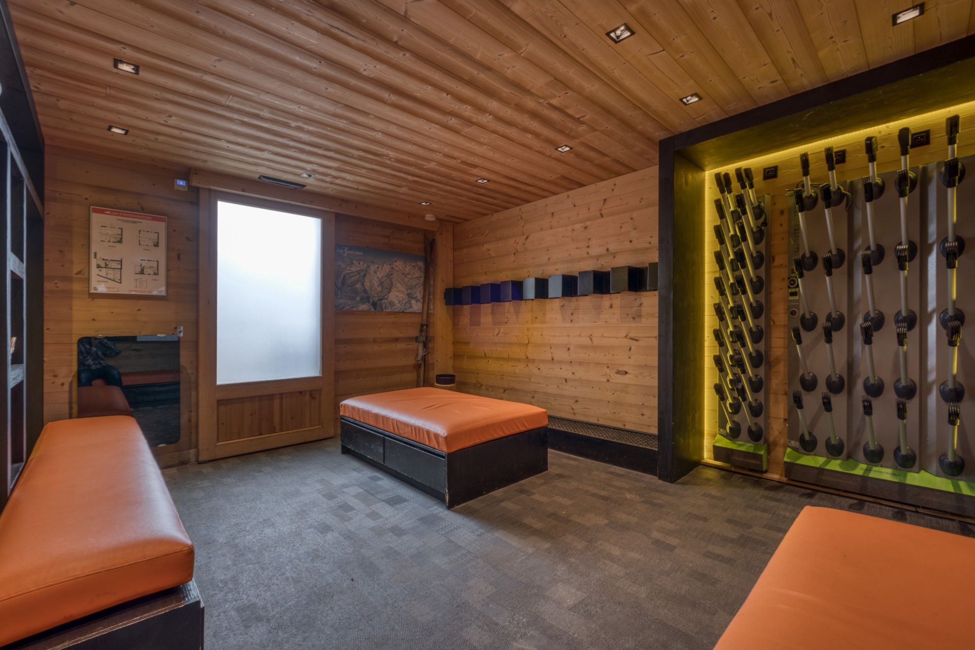 luxury chalet 9 Rooms for sale on COURCHEVEL (73120)
