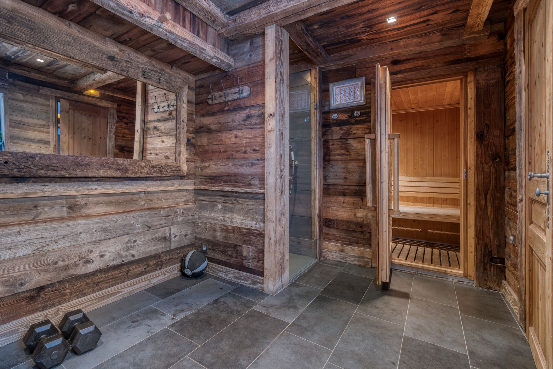luxury chalet 9 Rooms for sale on COURCHEVEL (73120)