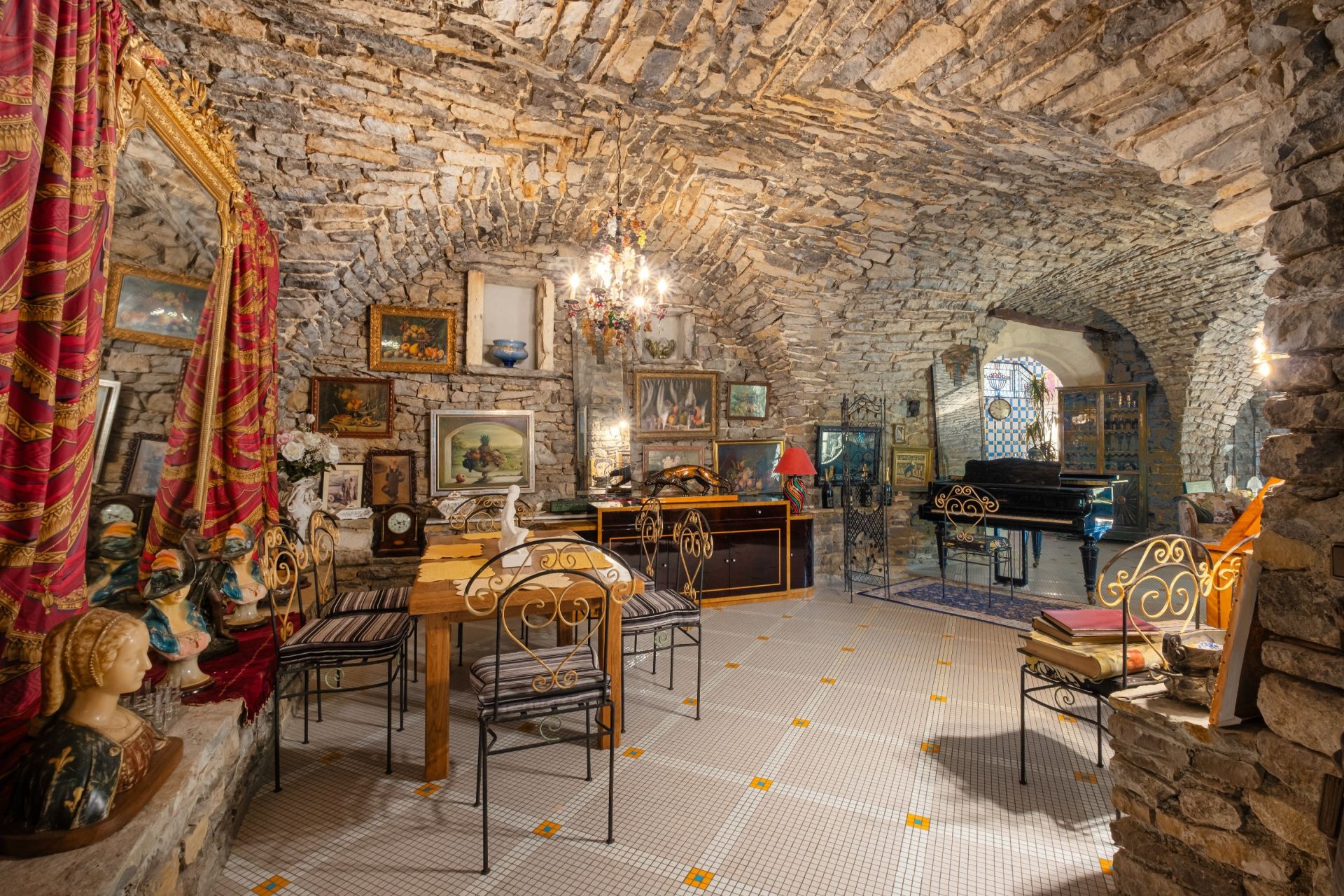 mas 17 Pièces en vente sur ST BAUZILLE DE MONTMEL (34160)