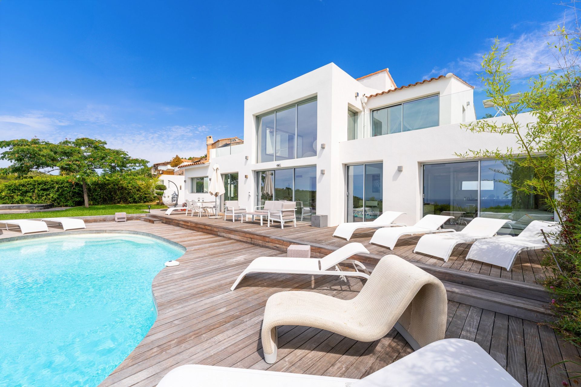 contemporary house 8 Rooms for sale on CASSIS (13260)