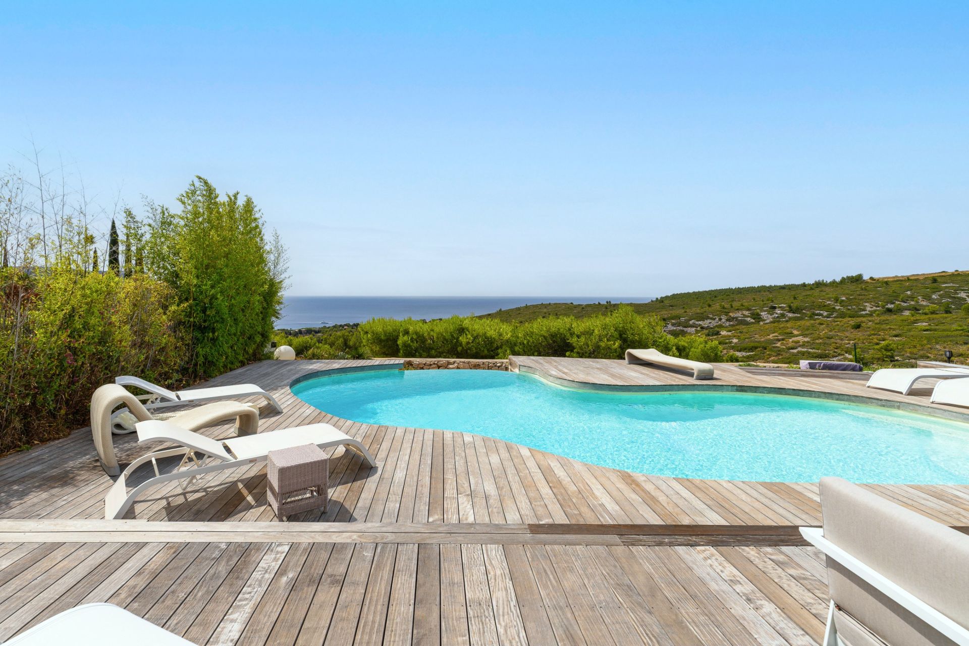 contemporary house 8 Rooms for sale on CASSIS (13260)