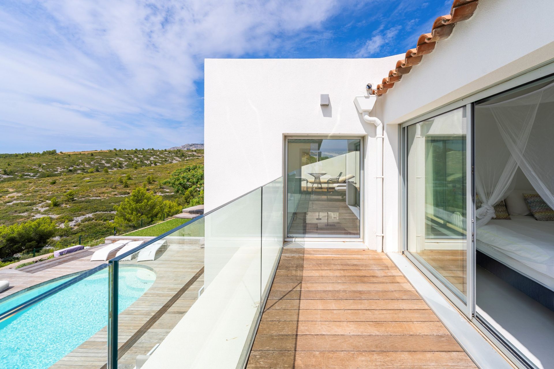 contemporary house 8 Rooms for sale on CASSIS (13260)