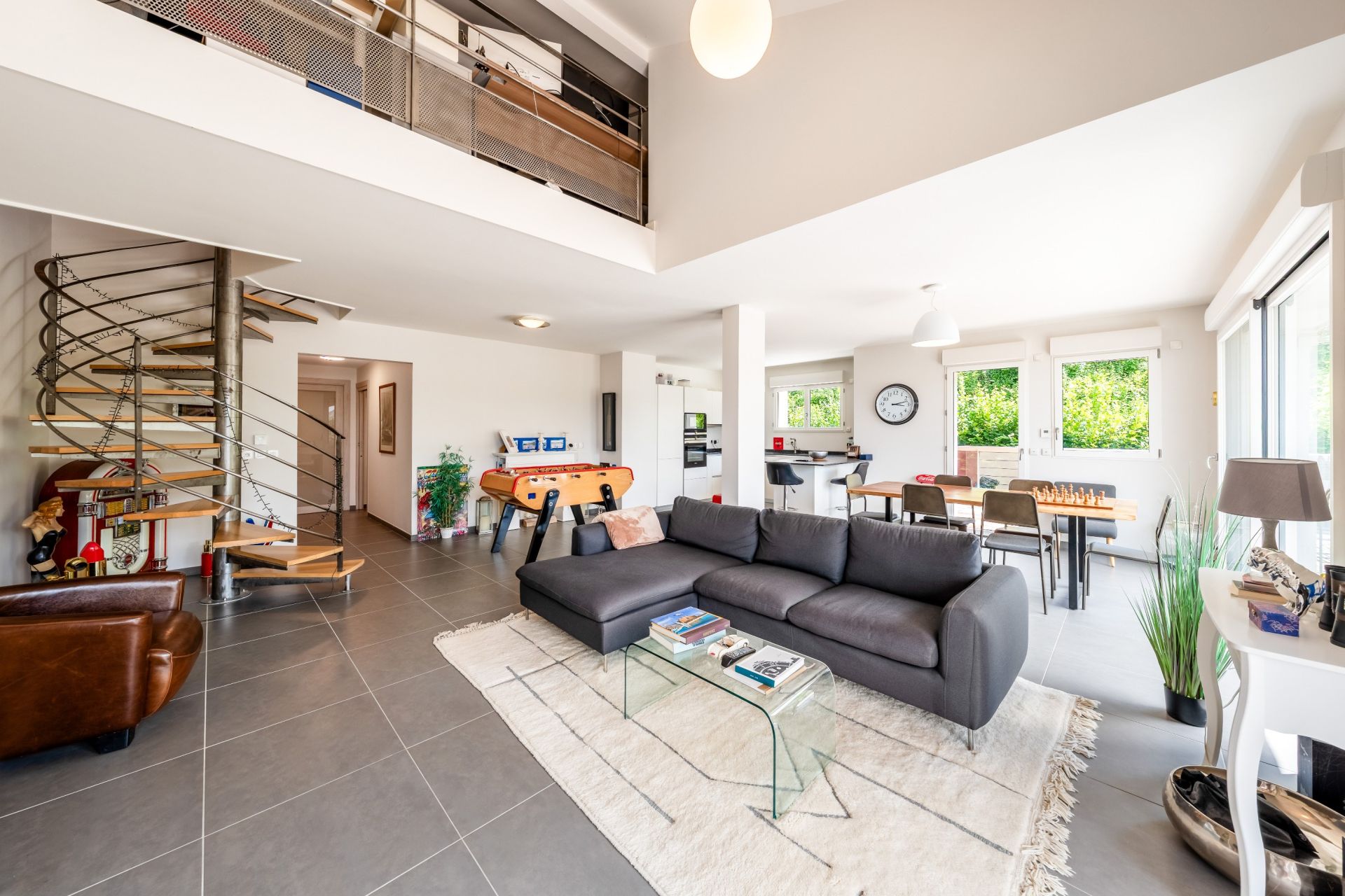 luxury apartment 5 Rooms for sale on EVIAN LES BAINS (74500)