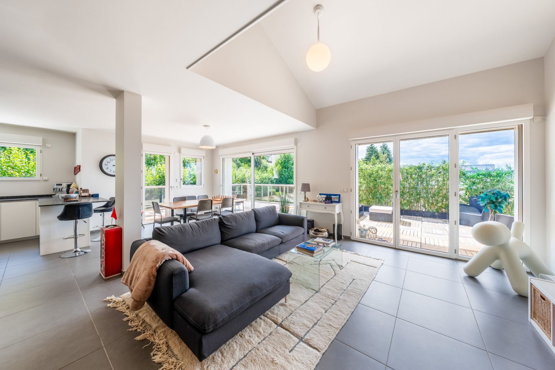 luxury apartment 5 Rooms for sale on EVIAN LES BAINS (74500)