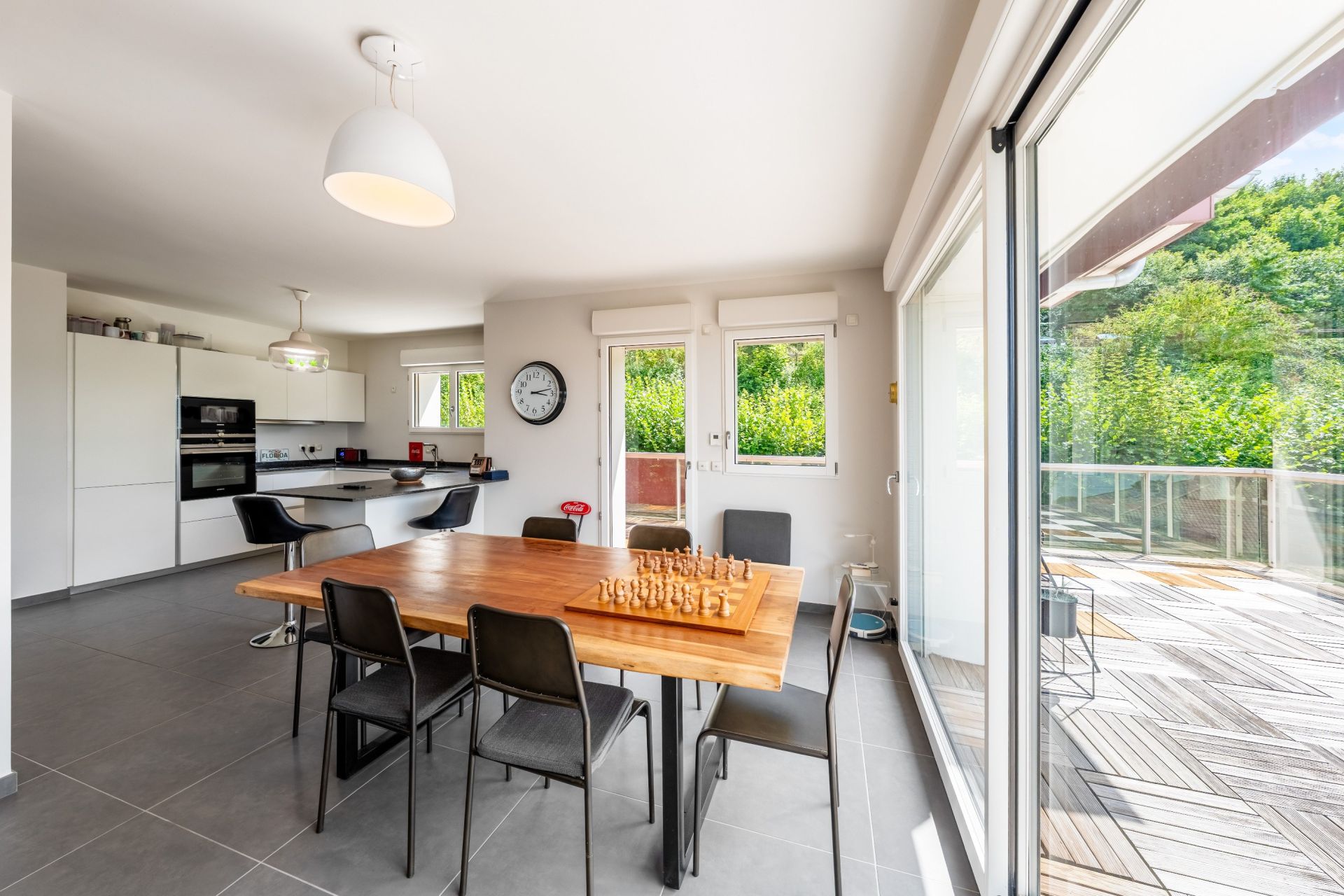 luxury apartment 5 Rooms for sale on EVIAN LES BAINS (74500)