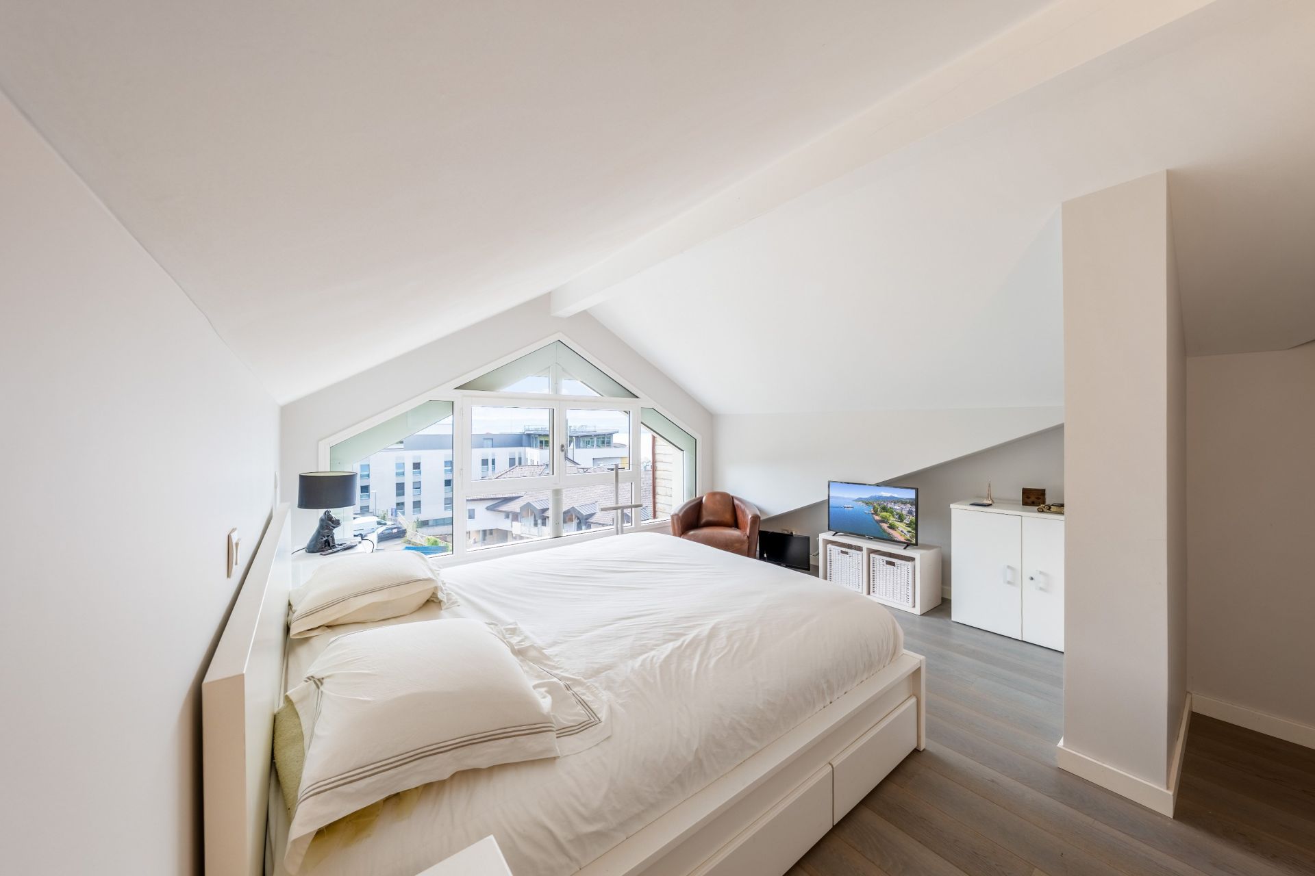 luxury apartment 5 Rooms for sale on EVIAN LES BAINS (74500)