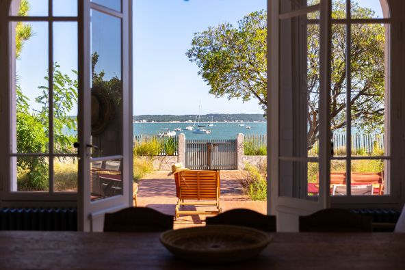 luxury house 10 Rooms for sale on CAP FERRET (33970)