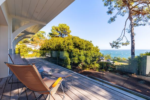 luxury house 9 Rooms for sale on CAP FERRET (33970)
