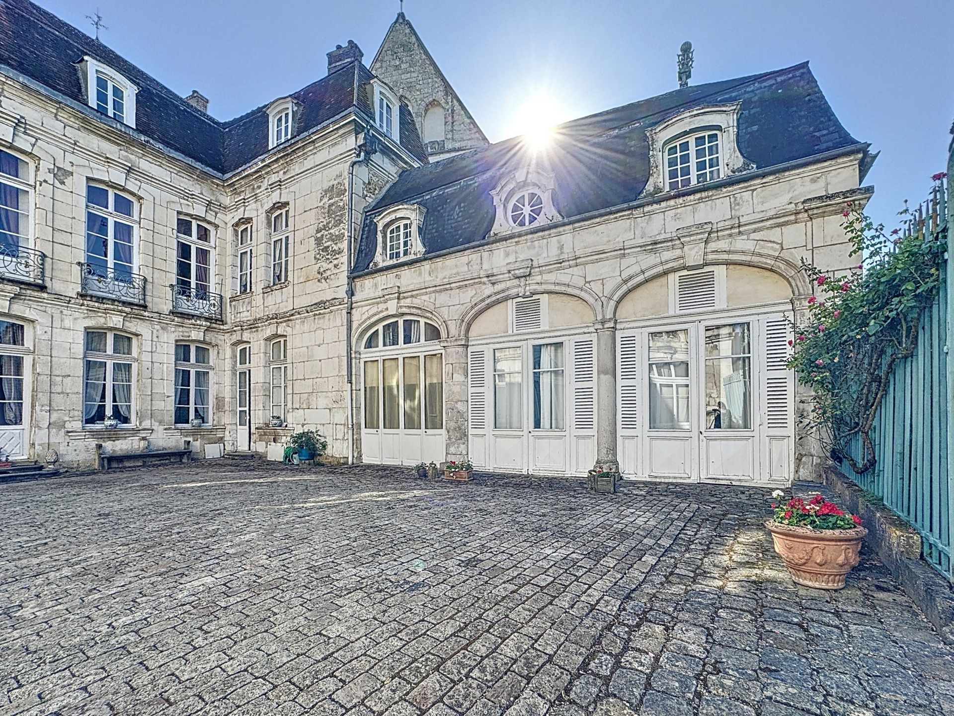 mansion (hôtel particulier) 25 Rooms for sale on AUXERRE (89000)