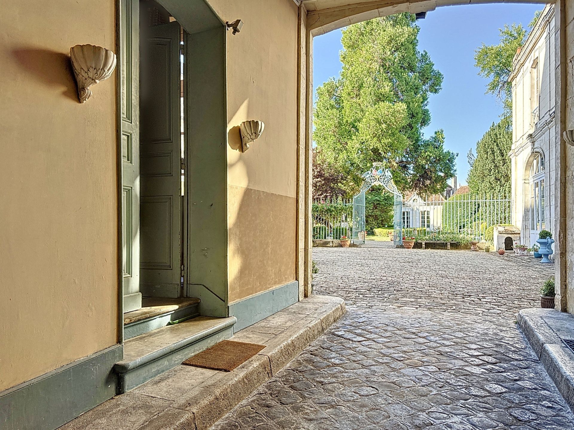 mansion (hôtel particulier) 25 Rooms for sale on AUXERRE (89000)