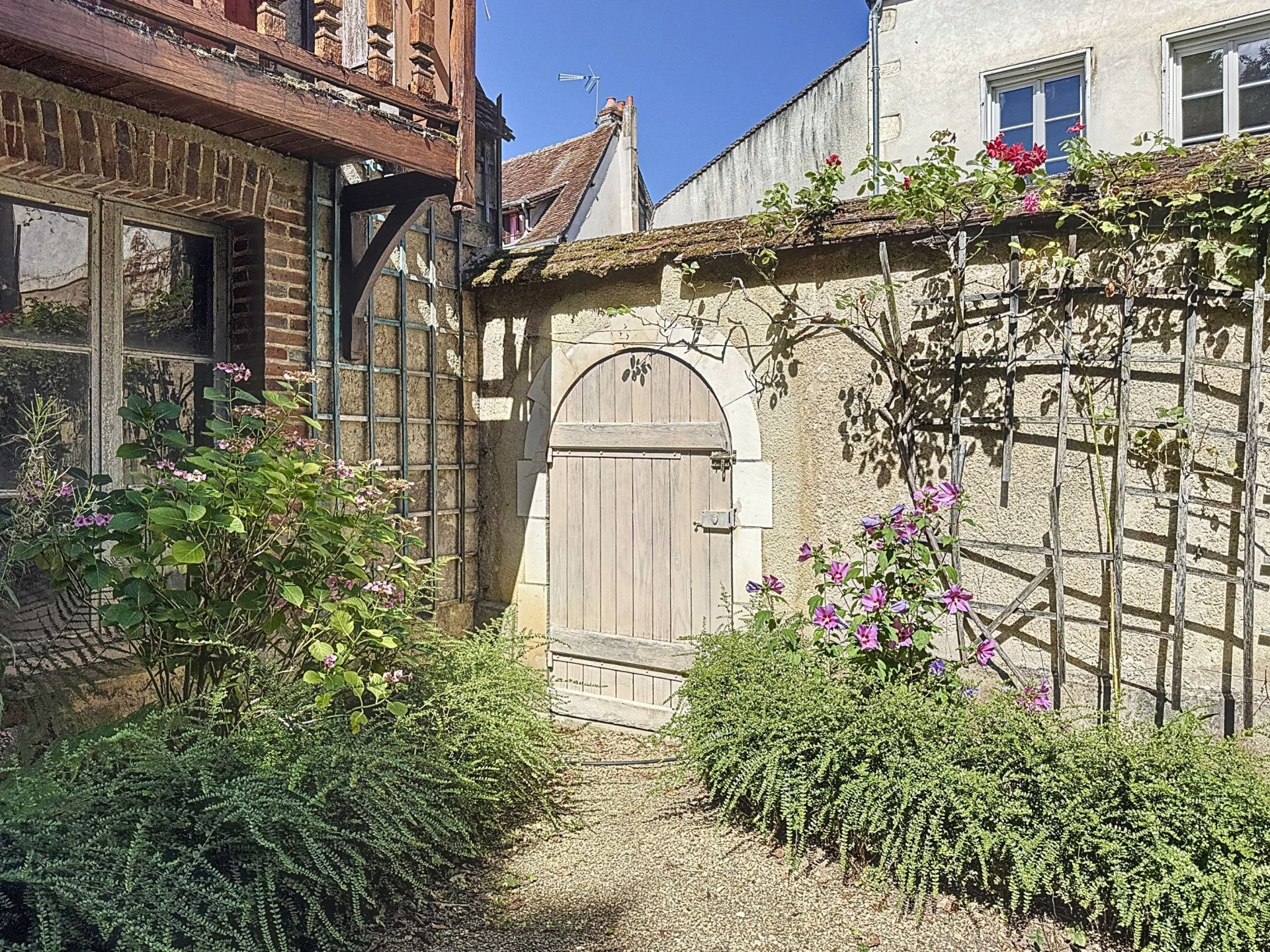 hôtel particulier 25 Pièces en vente sur AUXERRE (89000)