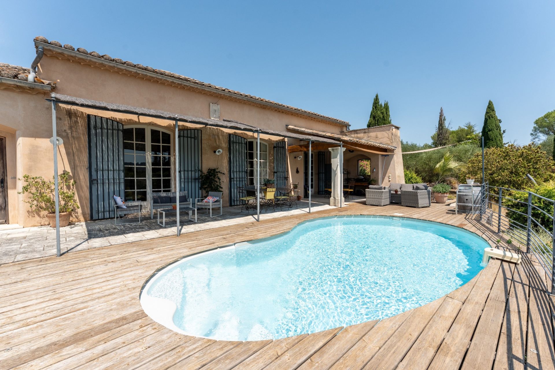 luxury house 6 Rooms for sale on ST REMY DE PROVENCE (13210)